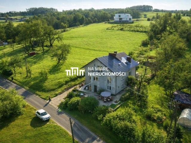 Nowoczesny dom po remoncie 160 m2 z poddaszem do adaptacji