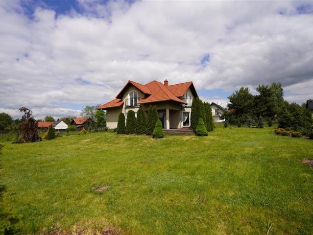 Nowoczesny dom premium 305 m² z dużą działką i pompą ciepła