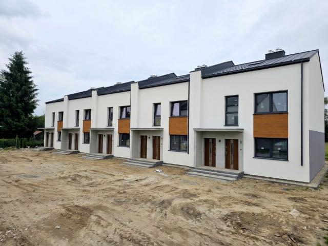Nowoczesny dom szeregowy 111m2 z antresolą i ogrodem