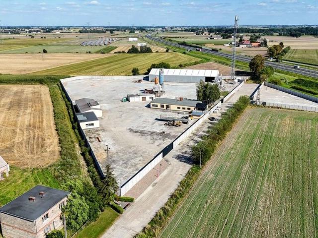 Nowoczesny kompleks biurowo magazynowy 250 m² plac 1,7 ha