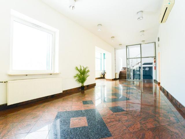 Nowoczesny lokal biurowo magazynowy 830 m² 4 strony świata