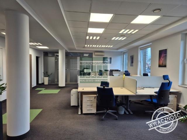 Nowoczesny lokal biurowy 154 m² z parkingiem i klimatyzacją