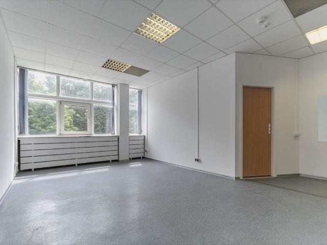 Nowoczesny lokal biurowy 25 m2 z parkingiem w Bielanach