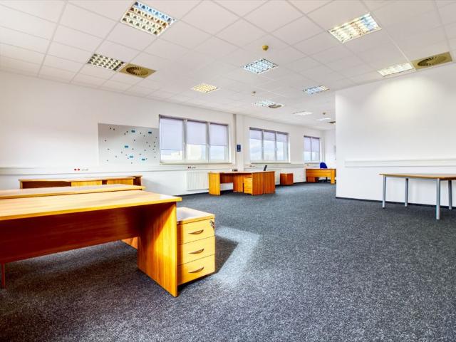 Nowoczesny lokal biurowy 272 m² z klimatyzacją i parkingiem