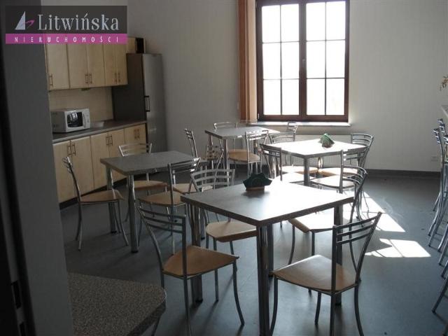 Nowoczesny lokal biurowy 860 m2 z parkingiem i udogodnieniami