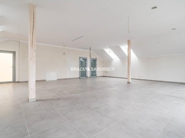 Nowoczesny lokal usługowy 100 m², wysoki standard, klimatyzacja