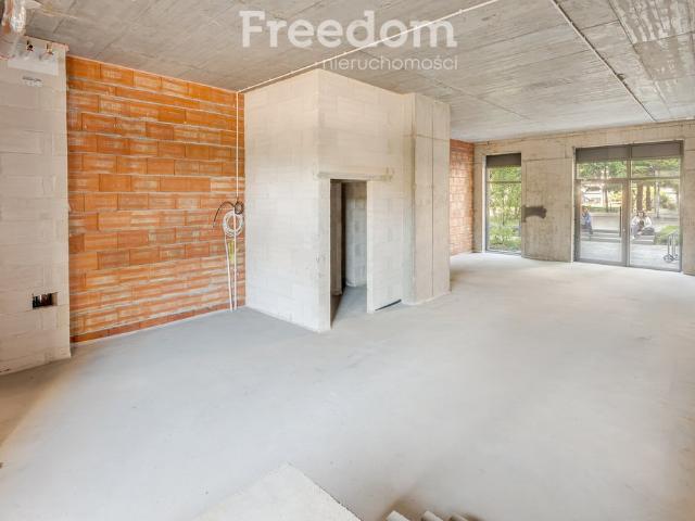 Nowoczesny lokal usługowy 71,51 m² w Ursusie z dużymi witrynami