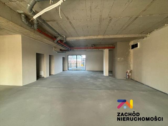 Nowoczesny lokal 140 m2 z parkingiem i dużymi przeszkleniami
