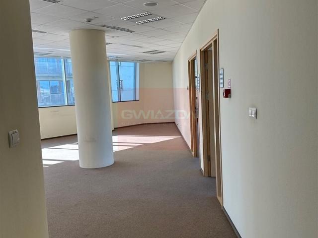 Nowoczesny lokal 1600 m² w Mokotowie z klimatyzacją