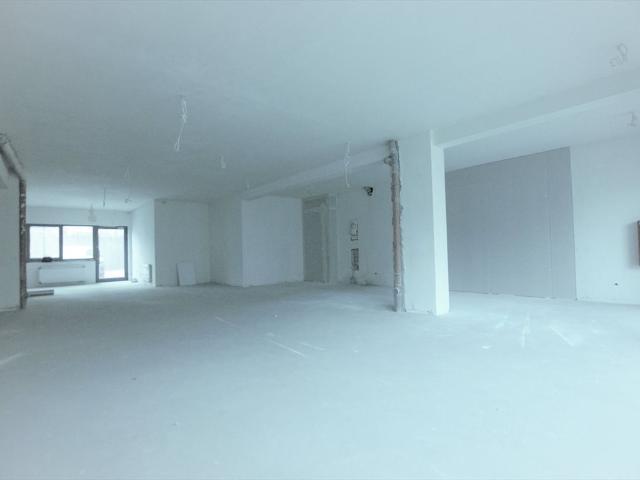 Nowoczesny lokal 196 m2 w centrum Kielc z dużymi witrynami