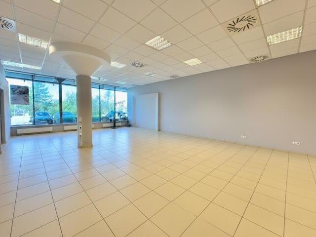 Nowoczesny lokal 104 m² z witrynami i dużą salą