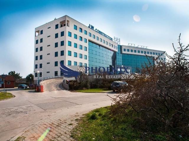 Nowoczesny lokal 123 m² z recepcją i ochroną