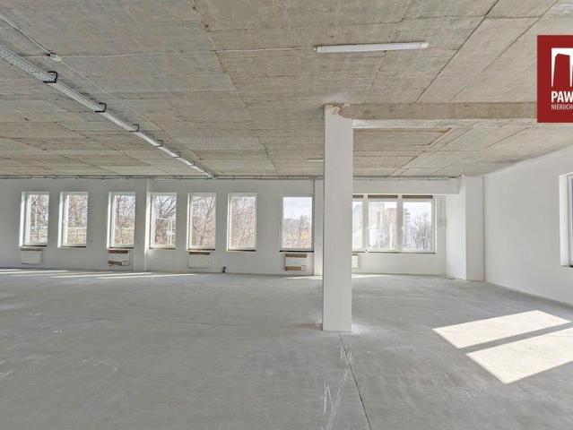 Nowoczesny lokal 307 m² z windą i parkingiem