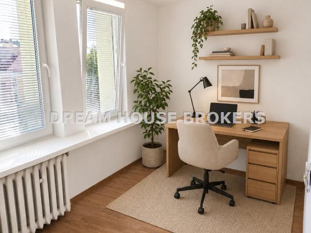 Nowoczesny pokój biurowy 16 m² z widokiem na Zamek