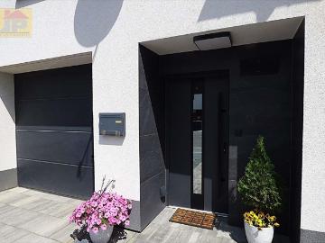 Nowoczesny segment 111 m² z garażem i tarasem