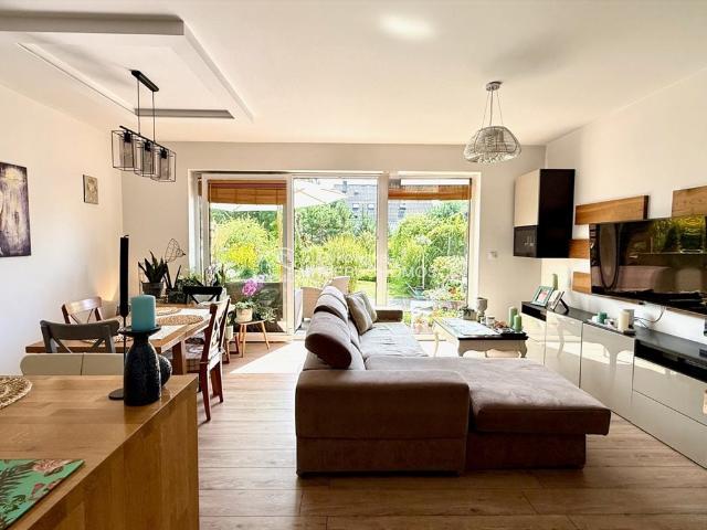 Nowoczesny segment 125 m² z ogrodem gotowy do wprowadzenia