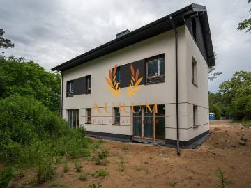 Nowoczesny segment 125 m² z ogródkiem i wysokim poddaszem