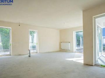 Nowoczesny segment 130 m2 z garażem i dużym poddaszem