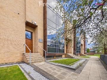 Nowoczesny segment 258 m² z tarasem i garażem