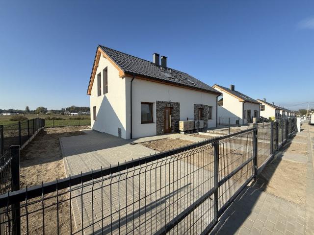 Nowoczesny segment 80 m2 z ogrodem i pełną infrastrukturą
