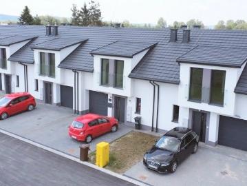 Nowoczesny segment środkowy 110m2 z ogródkiem i garażem