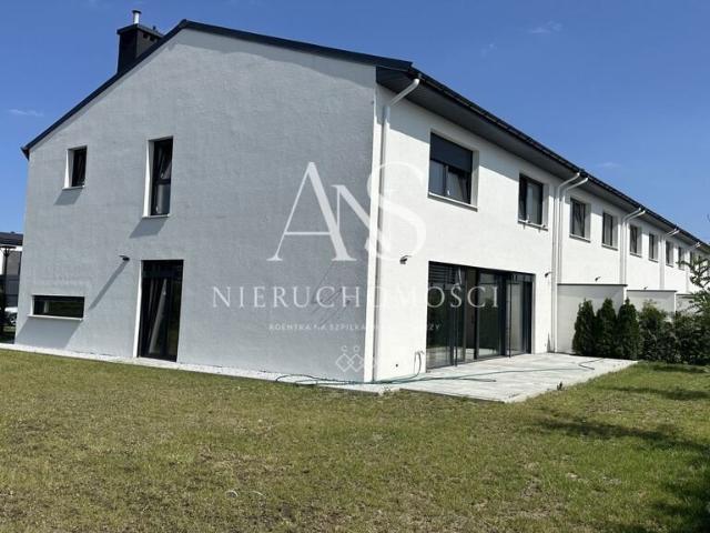 Na sprzedaż nowoczesny skrajny szeregowiec 166 m² z dużym ogrodem