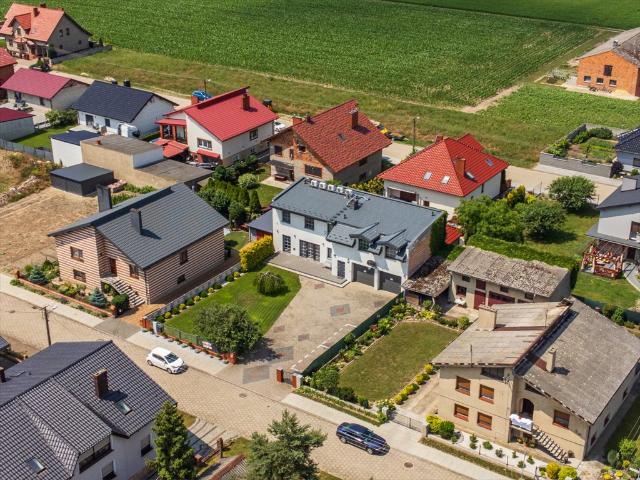 Nowoczesny 200 m2 dom z ogrodem i garażem na 2 auta