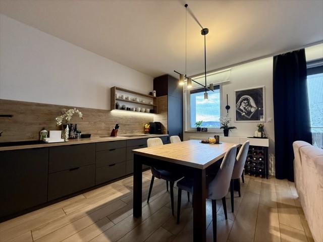 Nowoczesny 4 pokojowy apartament z tarasem