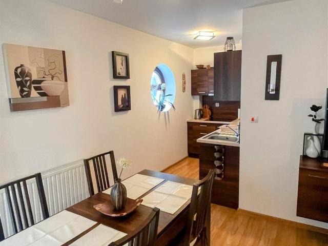 Do sprzedania nowoczesny 50 m² apartament z balkonem w centrum Krynicy