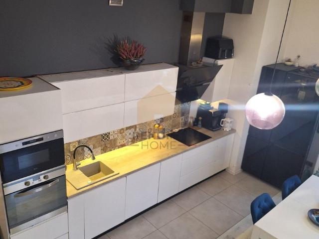 Na sprzedaż nowoczesny 87m² apartament dwupoziomowy z miejscem i komórką