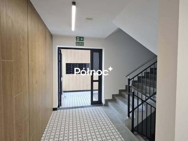 Nowoczesna kawalerka z balkonem, miejsce w hali garażowej