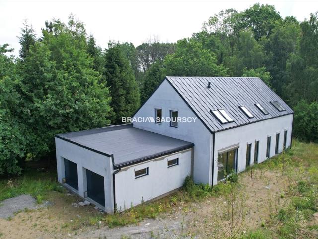 Nowoczesna stodoła z SPA, windą i panoramicznymi przeszkleniami