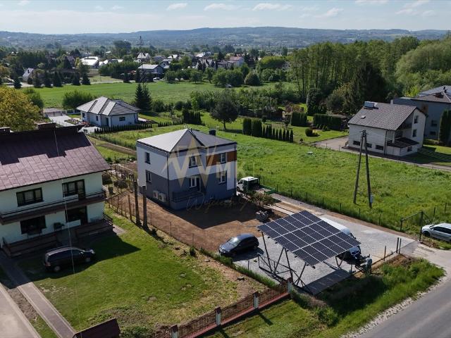Nowoczesne mieszkanie z ogrodem i panelami fotowoltaicznymi