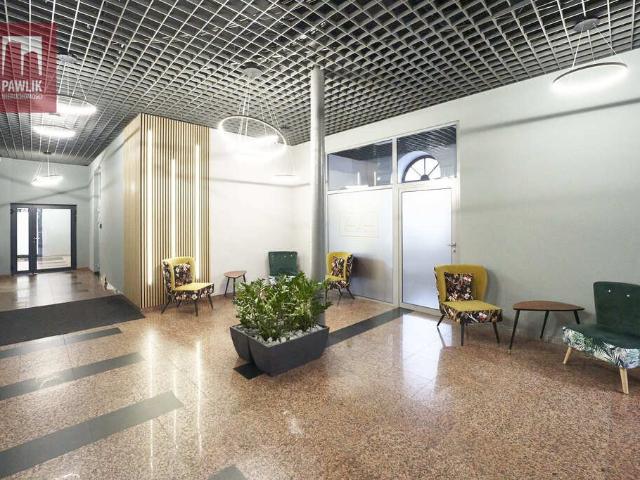 Nowoczesne biuro industrialne 300 m2 z parkingiem i ochroną