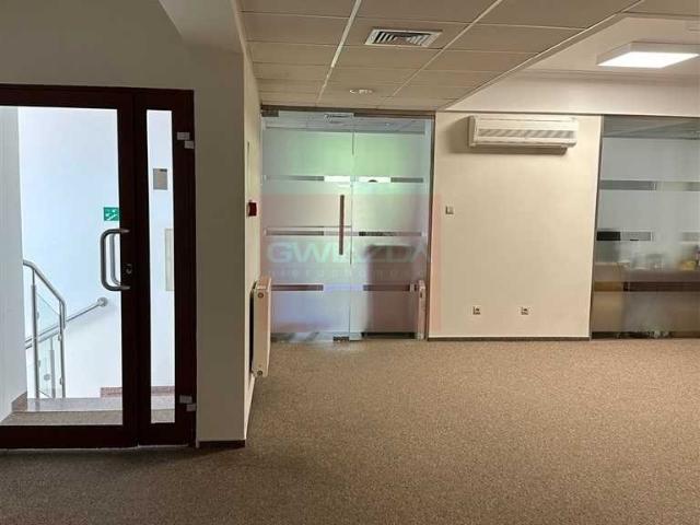 Nowoczesne biuro 120 m2 z magazynkiem i parkingiem