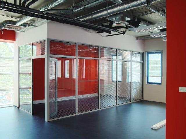 Nowoczesne biuro 131 m² z klimatyzacją i możliwością magazynu