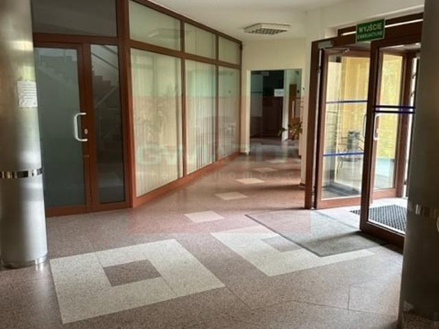 Nowoczesne biuro 136 m² z magazynem i parkingiem w Ursynowie