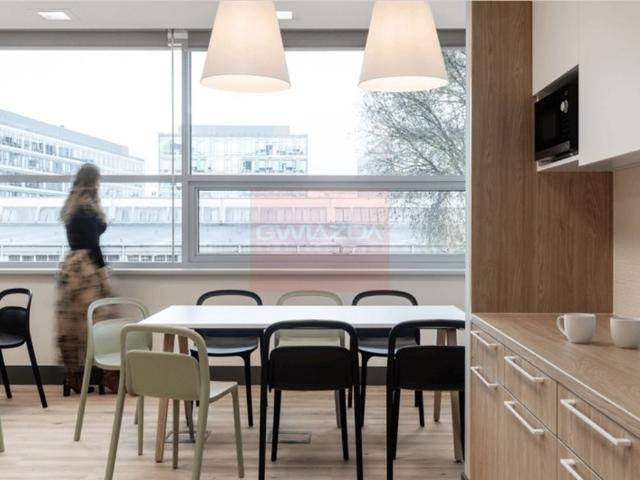 Nowoczesne biuro 394 m² w Mokotowie – umeblowane i wyposażone