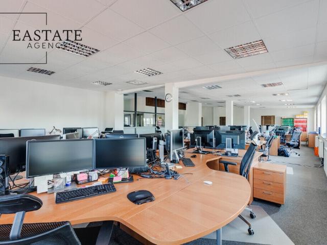 Nowoczesne biuro 539 m² z klimatyzacją i miejscami postojowymi