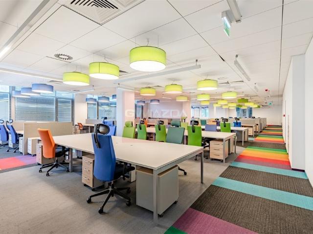 Nowoczesne biuro 660 m² na Mokotowie z podziałem