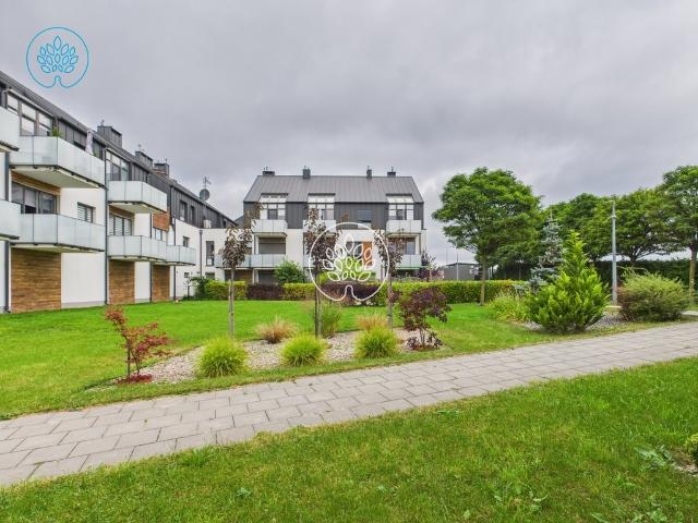 Nowoczesne dwupoziomowe mieszkanie z biurem i balkonem