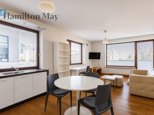 Nowoczesne 49 m² w Atelier Residence balkon z widokiem