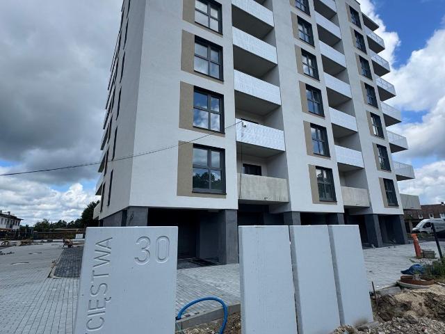 4 pokojowe mieszkanie z dużym tarasem 10,31 m² polecam