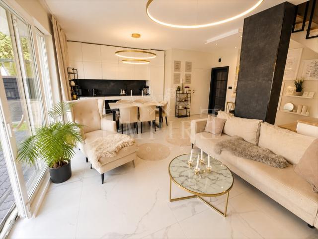 Dwupoziomowe 67,6 m² w Markach, ogród, garaż polecam