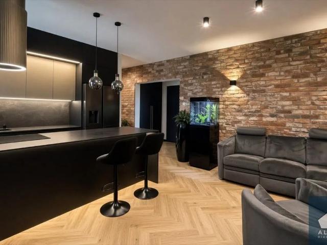 Nowoczesne 80 m² z balkonem, klimatyzacją i miejscem polecam