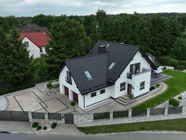 Nowogard, Dom z garażami, tarasem i ogrodem zapraszam
