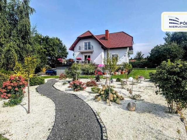 Przestronny dom 263 m² z tarasem, ogrodem i garażem