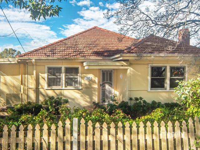 Nowra, 30, Shoalhaven, Street, Australia