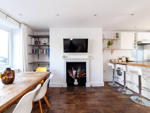 Nox, 3 5 Petersham Road, London, TW10 6UH, United Kingdom | 3 bed apartment for rent #134170859 | Rentberry