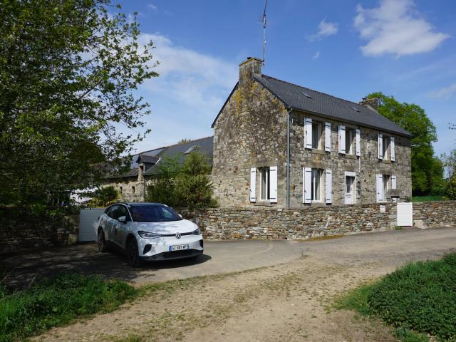 NOYAL PONTIVY Maison de campagne avec hangar sur une parcelle de 5 500 m²